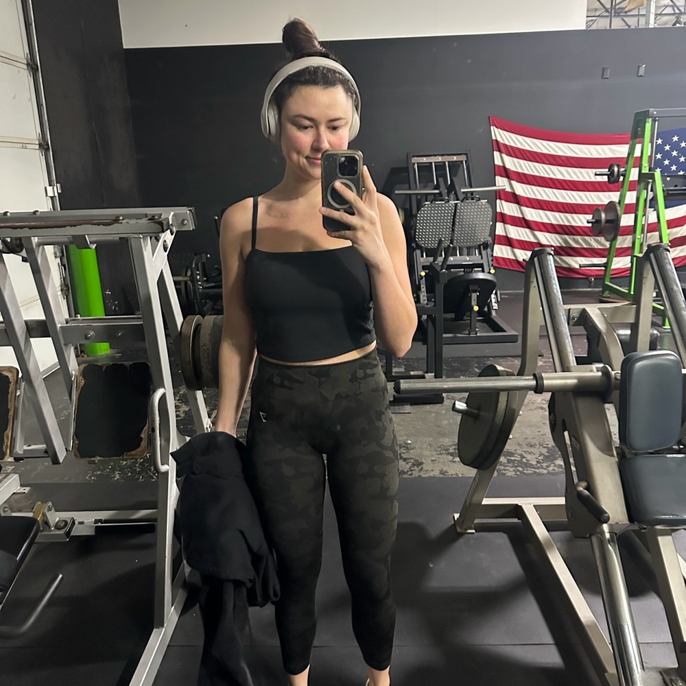 Black gym shark leggings